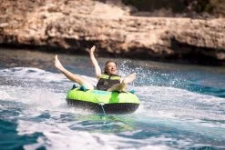 Jobe Rumble Funtube Green - 1 Persoons 10 Jobe Rumble Funtube Green - 1 Persoons -Watersporten Verkoop 900 1350 238820001 actionshot 2 big 1