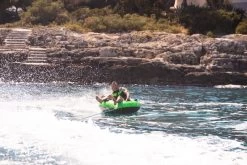 Jobe Rumble Funtube Green - 1 Persoons 11 Jobe Rumble Funtube Green - 1 Persoons -Watersporten Verkoop 900 1350 238820001 actionshot 3 big 1